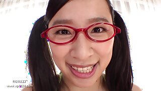 دختر ژاپنی با سینه های بزرگ در کلیپ با رتبه X وحشی می شود
