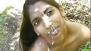 Ciesz się zróżnicowaną kolekcją gorących kobiet Desi, które osiągają orgazm, czego wynikiem jest wytrysk na twarz. Obowiązkowa kompilacja dla entuzjastów creampie
