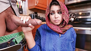 Seorang wanita berambut cokelat yang menggoda menggoda guru Muslim yang tegas untuk bersenang-senang yang panas.