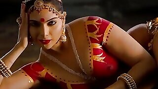 חווה את הריקוד הגולמי והלא מסונן של מפתה הודית בסרטון מפורט ולא מסונן זה למבוגרים.